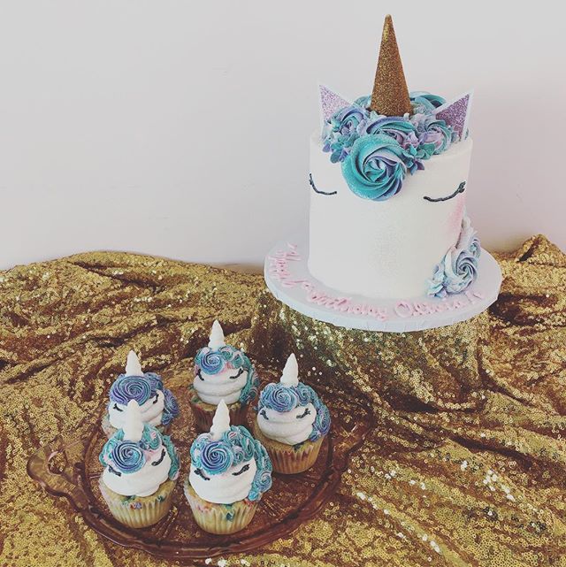 There is something just so magical about #unicorncakes, then add cupcakes to the mix... you have to stop to take a second & snap a picture! Hope your weekend is glittery and bright! #beachesdessertplace #alleycakes #madefromscratch #madewithlove #unicorns🦄 #cupcakes #glittery #magical