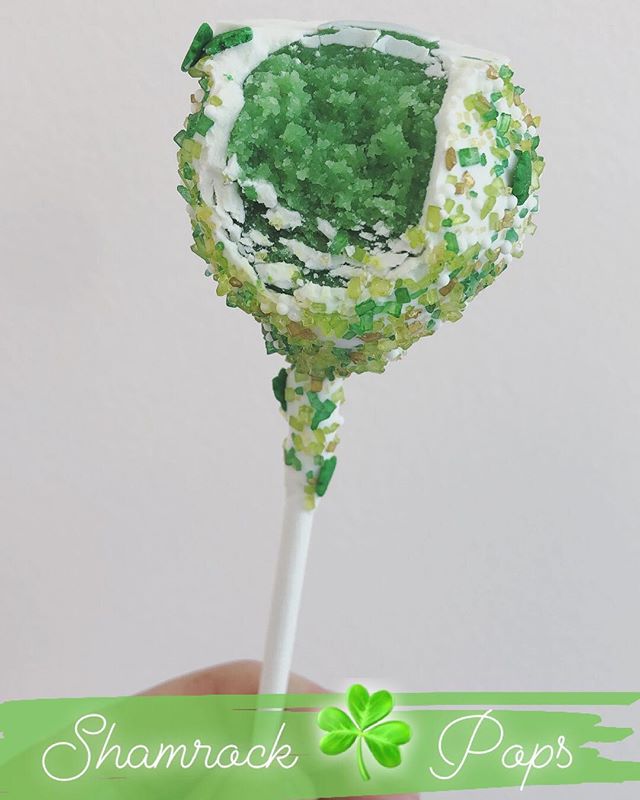 Our cake pops are dressed and ready to party! Sunday is St Patrick’s Day and we have some adorable goodies! Stop in to sweeten up your celebration! #beachesdessertplace #madefromscratch #madewithlove #stpatricksday #green #sweettreats
